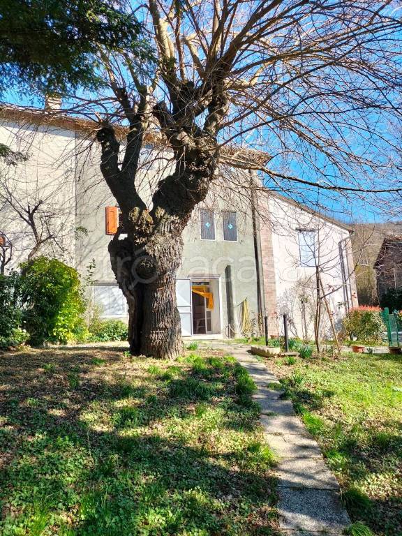Casa Indipendente in vendita a San Benedetto Val di Sambro via delle Ca', 32