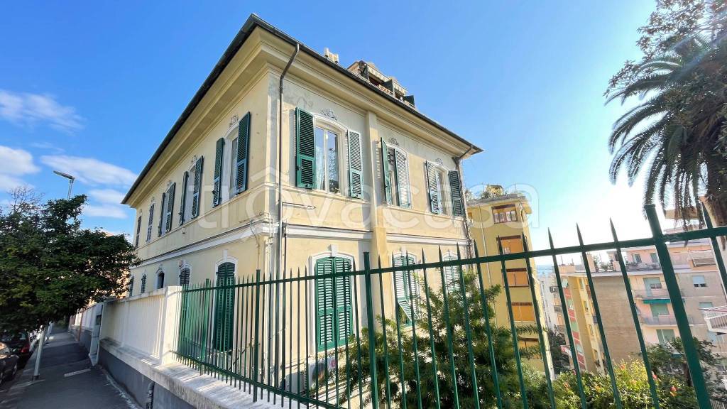 Appartamento in vendita a Genova viale Giorgio Modugno