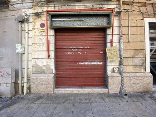 Garage in vendita a Palermo via mendola, 90