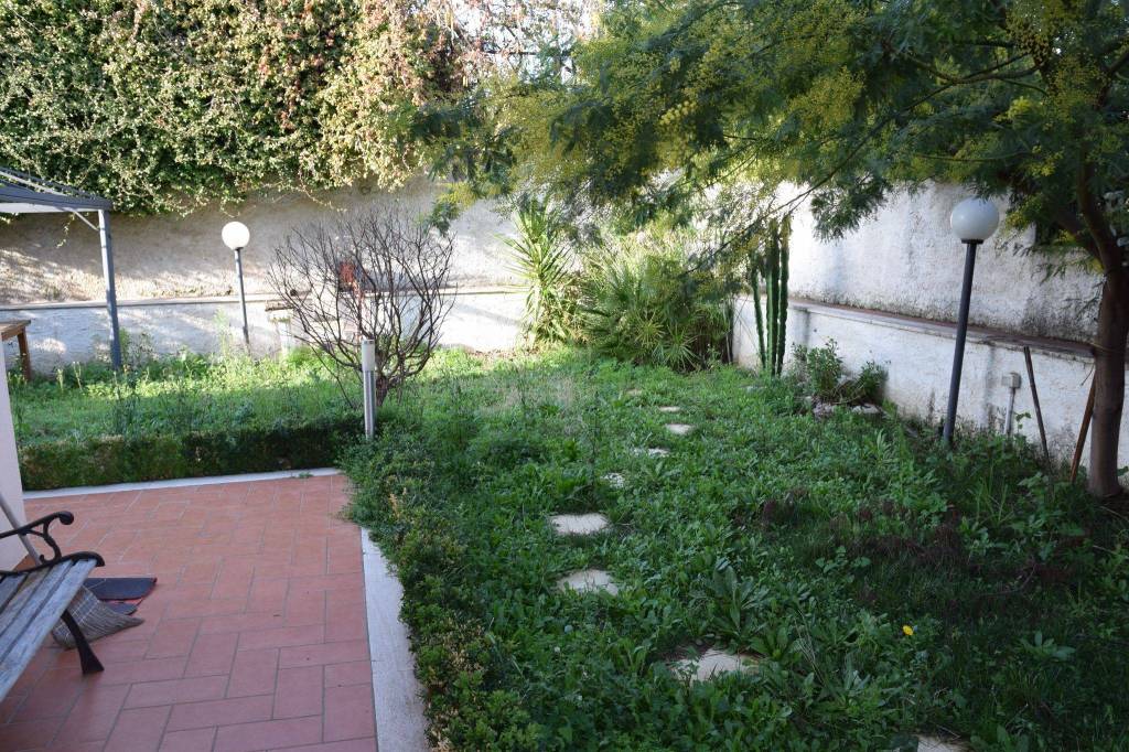Villa Bifamiliare in in vendita da privato a Guidonia Montecelio via Casape, 7