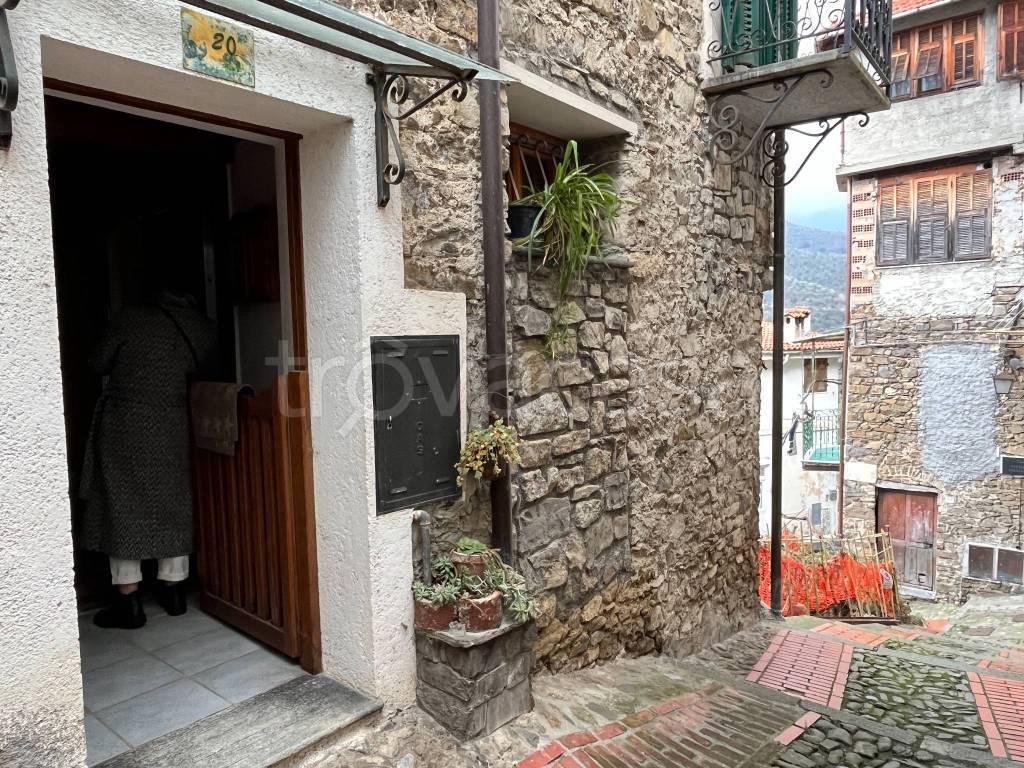 Appartamento in vendita a Castel Vittorio via Piecastello