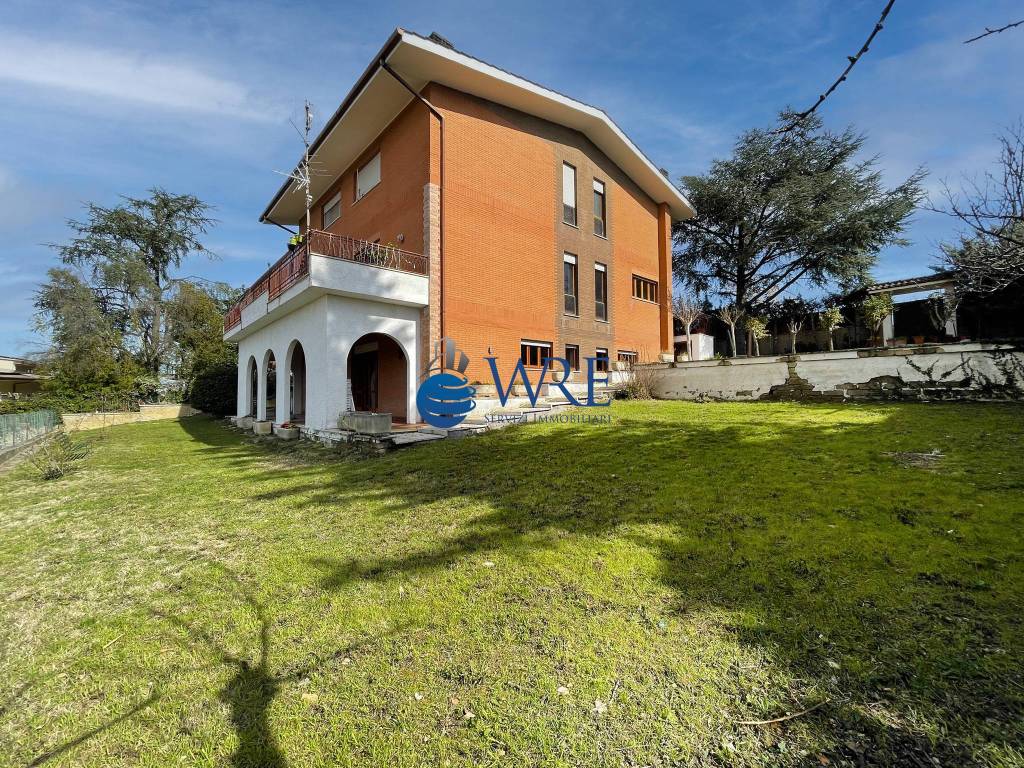 Villa Bifamiliare in vendita a Fonte Nuova via Luigi Settembrini