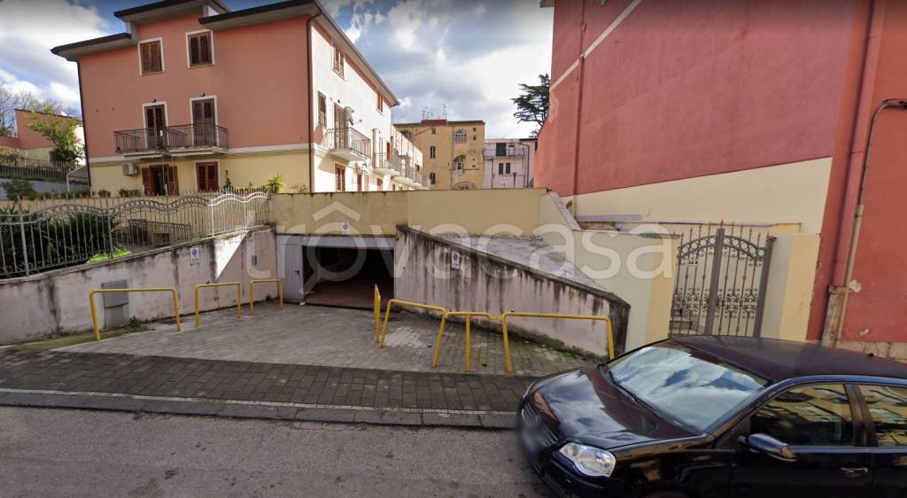 Garage in vendita a Salerno via Giulio Pomponio Leto