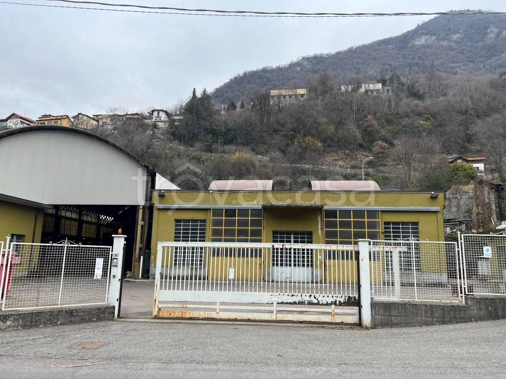 Capannone Industriale in in vendita da privato a Caslino d'Erba via Majet, 6