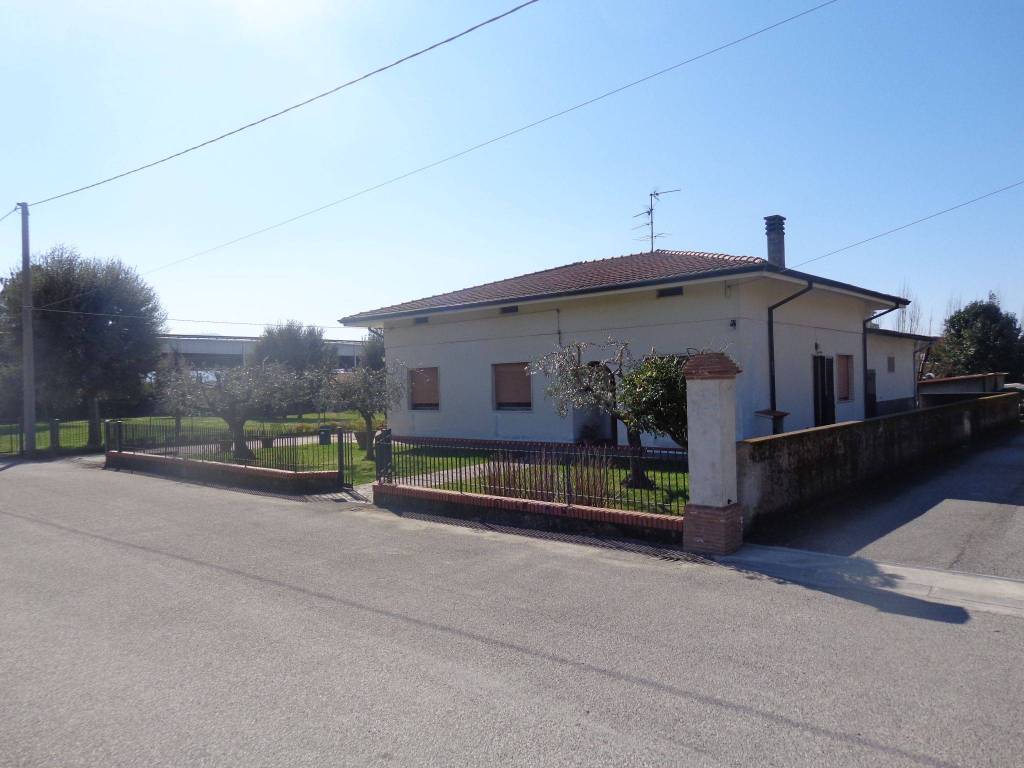 Villa in in vendita da privato a Porcari via Ciarpi, 39