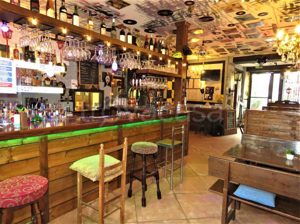 Pub in vendita a Fara in Sabina via Antonio Gramsci