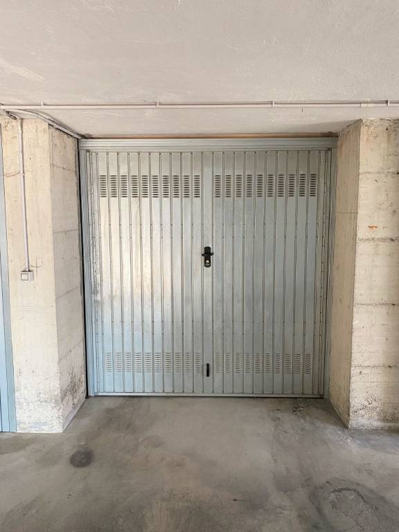 Garage in vendita a Como