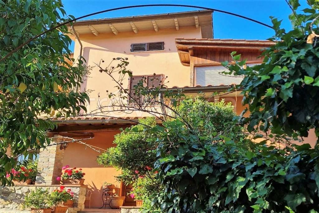Villa in vendita a Gaiole in Chianti via Baccio Bandinelli,, 53013
