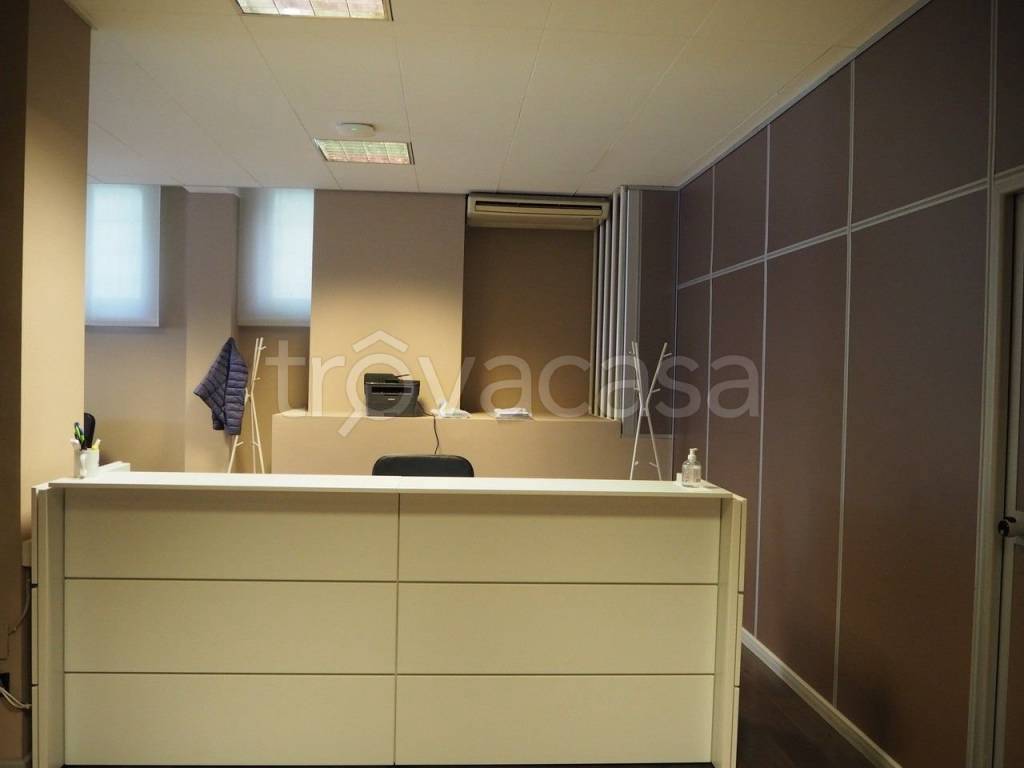 Ufficio in in affitto da privato a Milano via Giovanni da Procida, 35