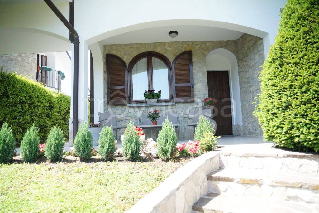 Villa Bifamiliare in in vendita da privato a Bernareggio via Belvedere, 33