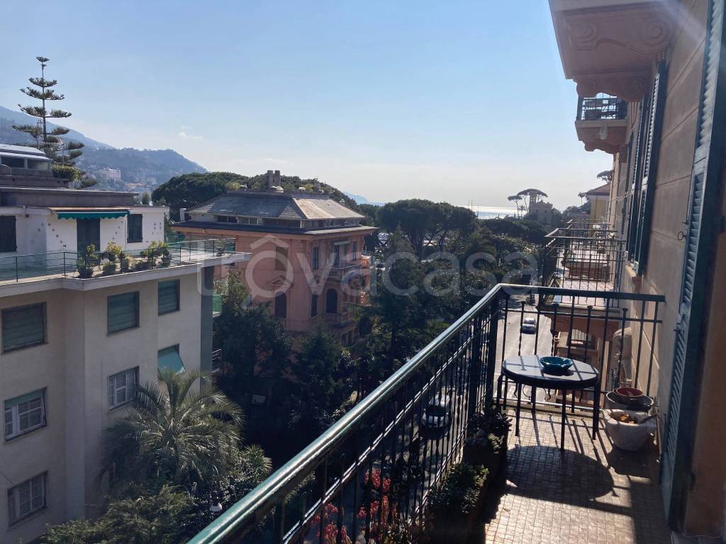 Appartamento in vendita a Rapallo corso Cristoforo Colombo, 34