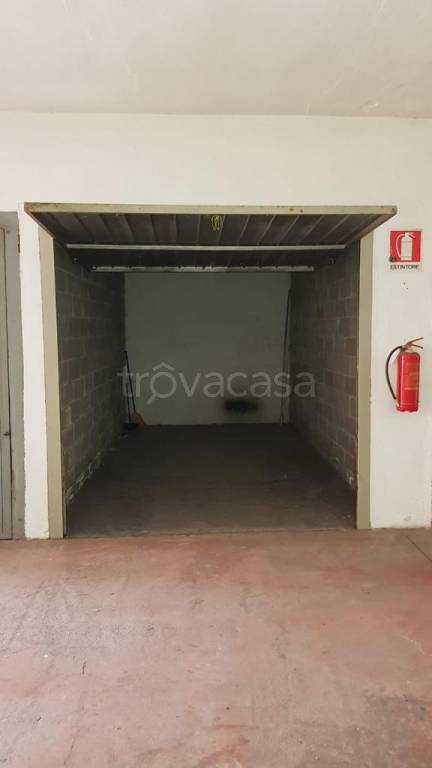 Garage in vendita a Lainate via Filippo Meda