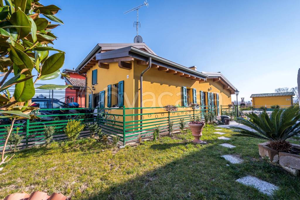 Casa Indipendente in vendita a Casalgrande via San Lorenzo, 3