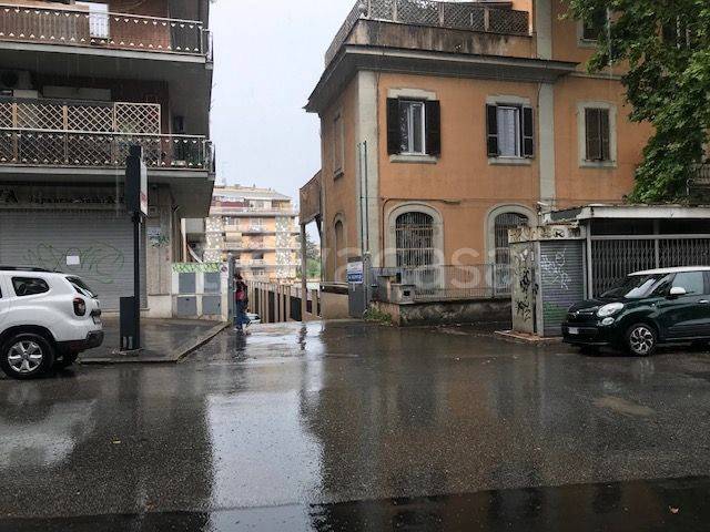 Posto Auto in affitto a Roma via Siria, 6