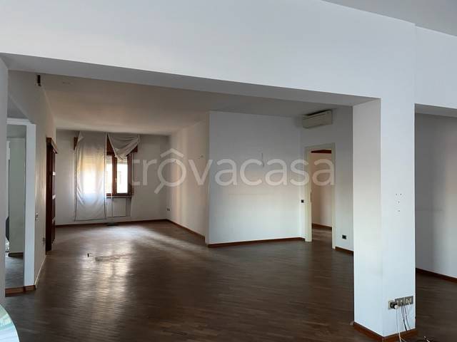Appartamento in vendita a Vigevano via Carrobio, 9