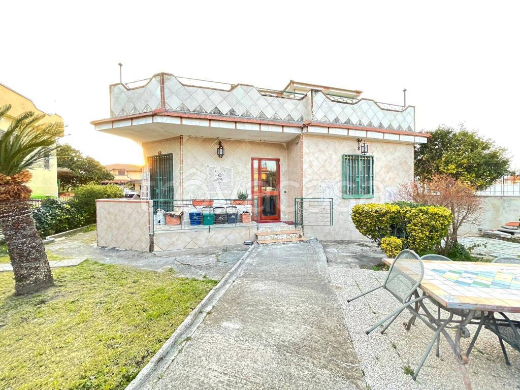 Villa in vendita a Giugliano in Campania via Vicinale Festinese
