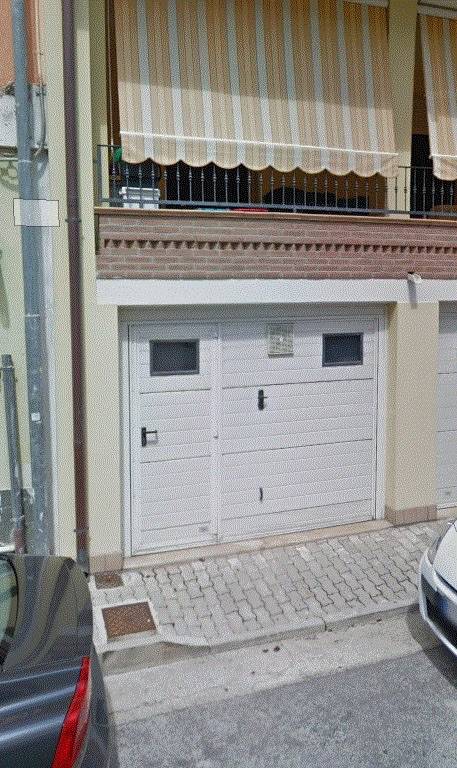 Garage in vendita a Giulianova via Tolmino