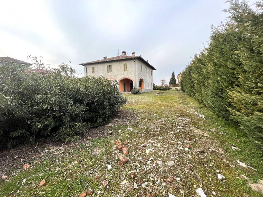 Villa in vendita a Galgagnano via Monzasca