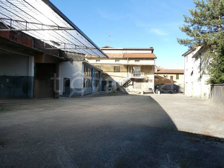 Garage in affitto a Terno d'Isola via Medolago, 21