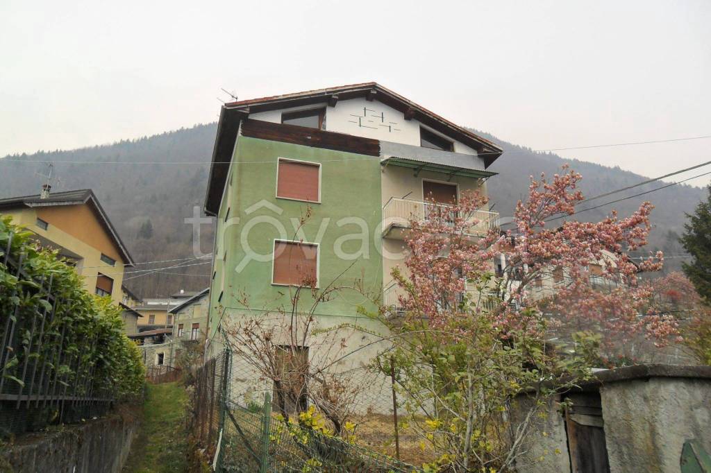 Casale in vendita a Berbenno di Valtellina via Oriolo