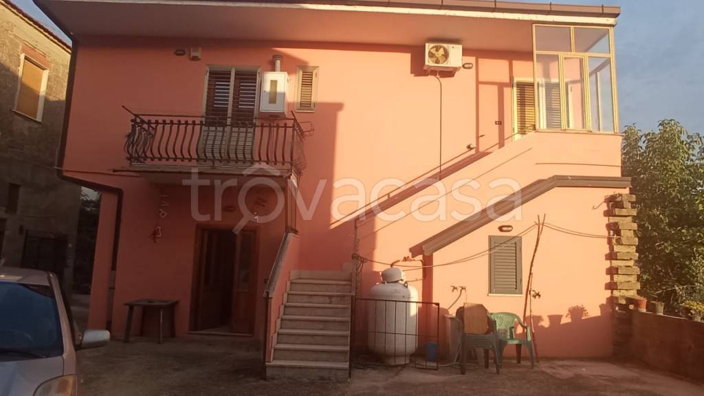 Casa Indipendente in vendita a Castel Morrone via Francesco Prata