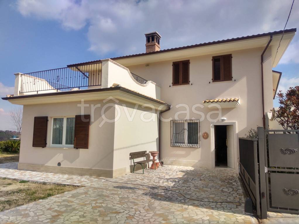 Villa in vendita ad Ascoli Piceno frazione Monticelli, 246