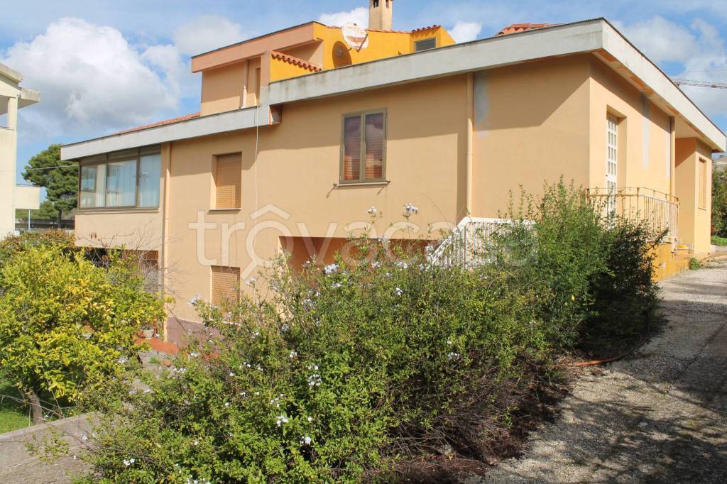 Villa in vendita a Sassari via Gianmaria Volontè, 6