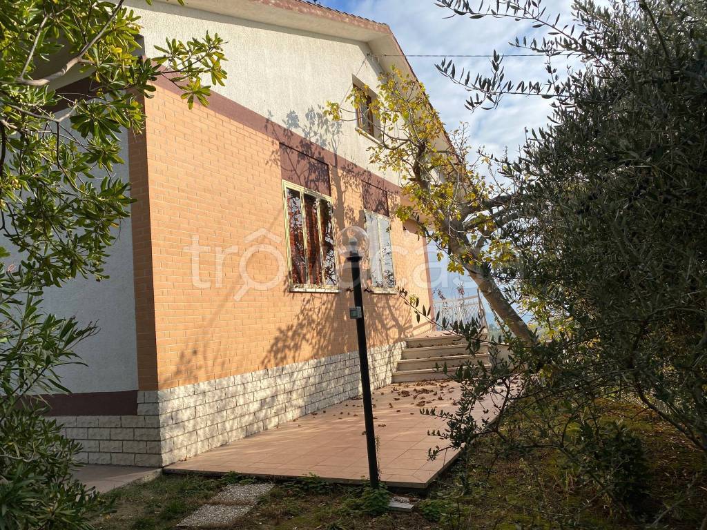 Villa in in vendita da privato a Sant'Angelo in Pontano contrada l'Immacolata, 88