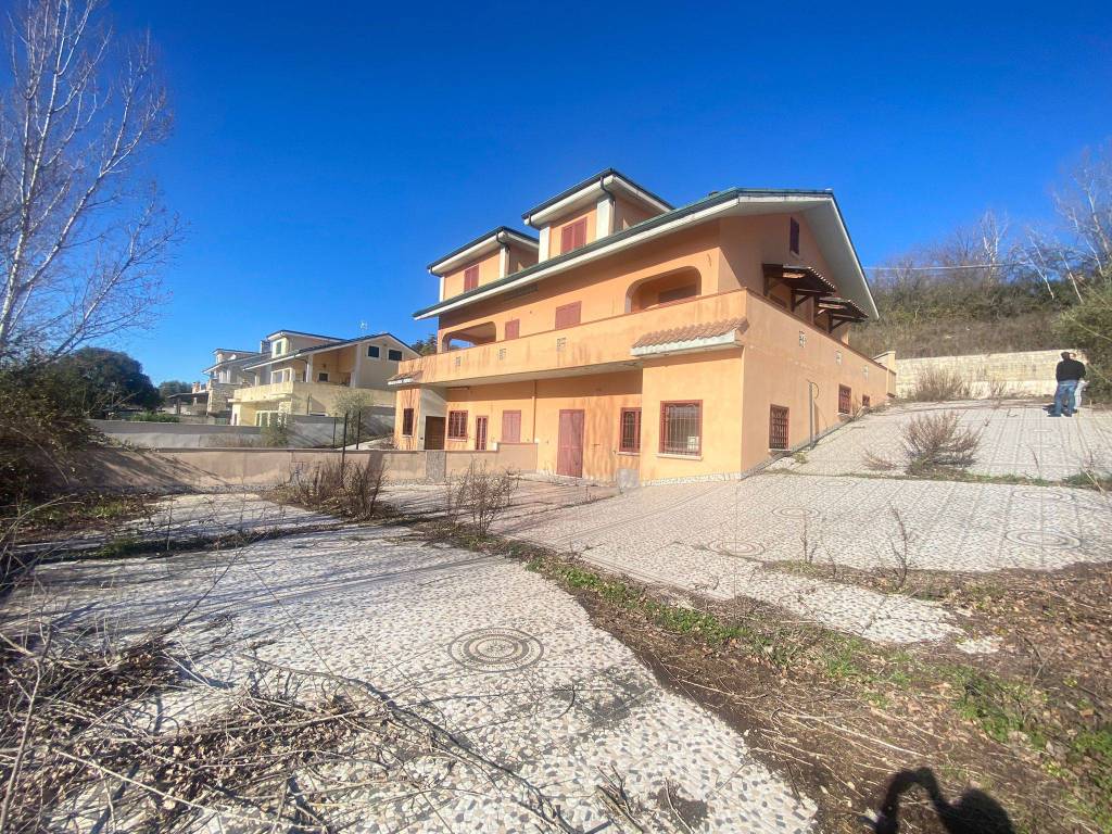 Villa Bifamiliare in vendita a Guidonia Montecelio via Gian Lorenzo Bernini