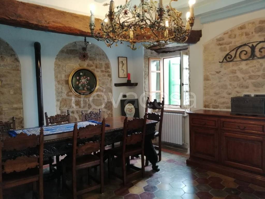 Casa Indipendente in vendita a Castelnovo ne' Monti via Felinamata