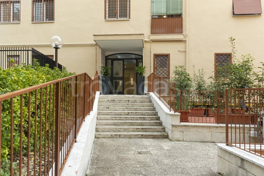 Appartamento in vendita a Roma via dei Giornalisti,53 c