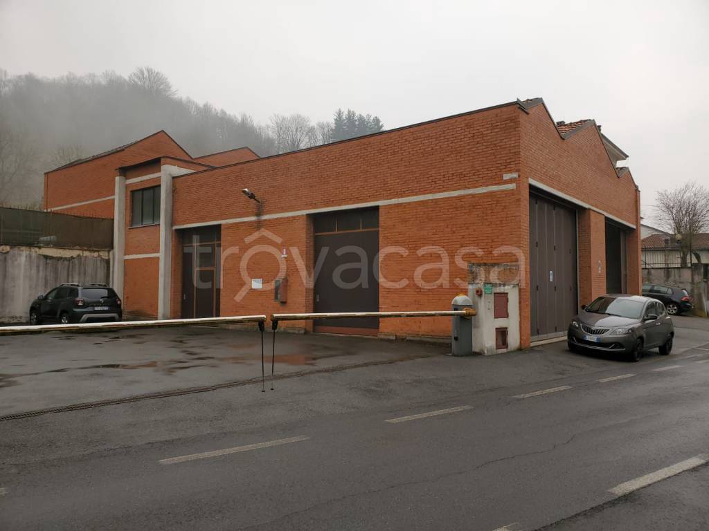 Magazzino in vendita a Borgosesia frazione Plello