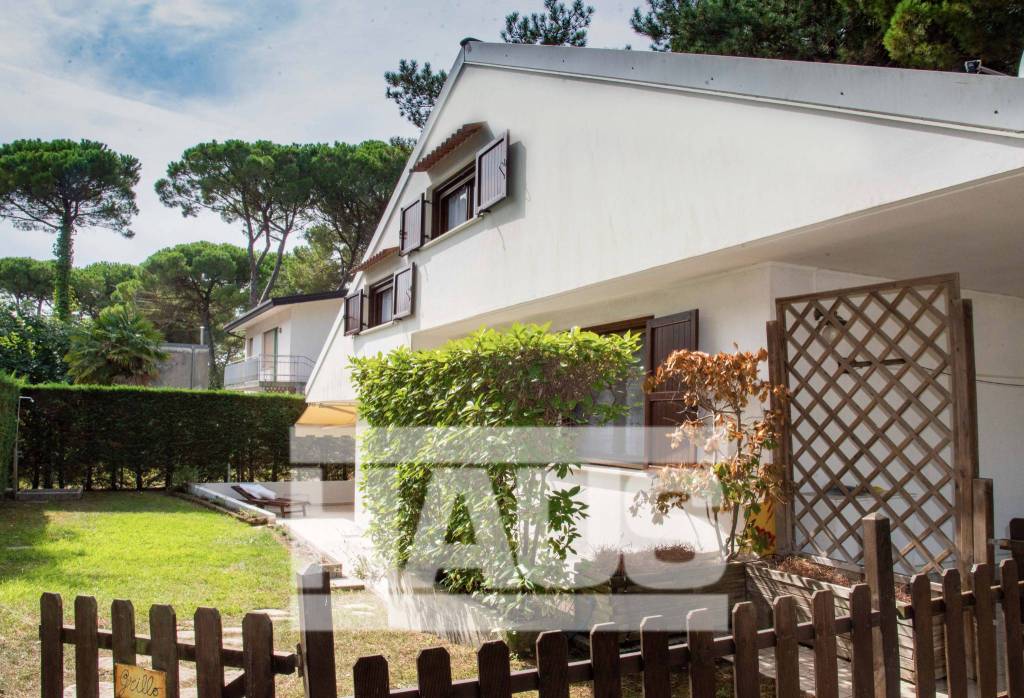 Villa Bifamiliare in vendita a Lignano Sabbiadoro corso dei Monsoni