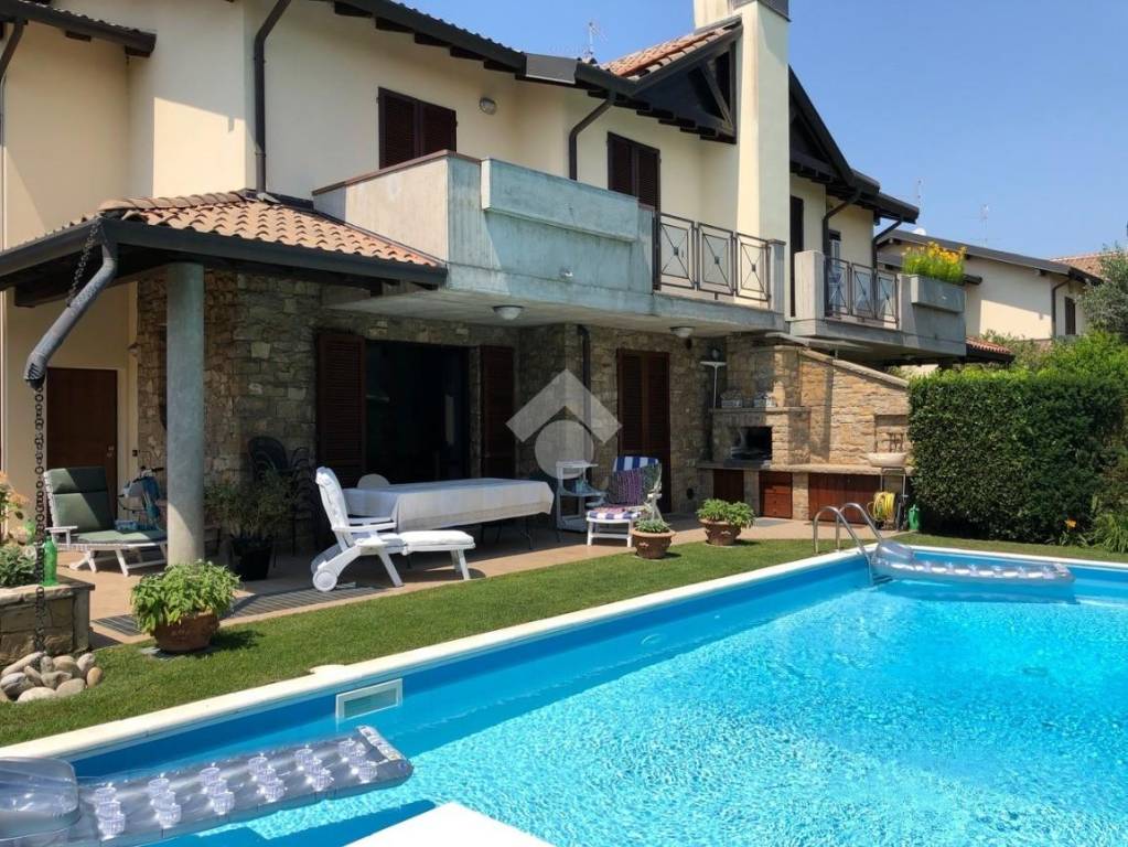 Villa in vendita a Treviolo via Dei Platani, 1