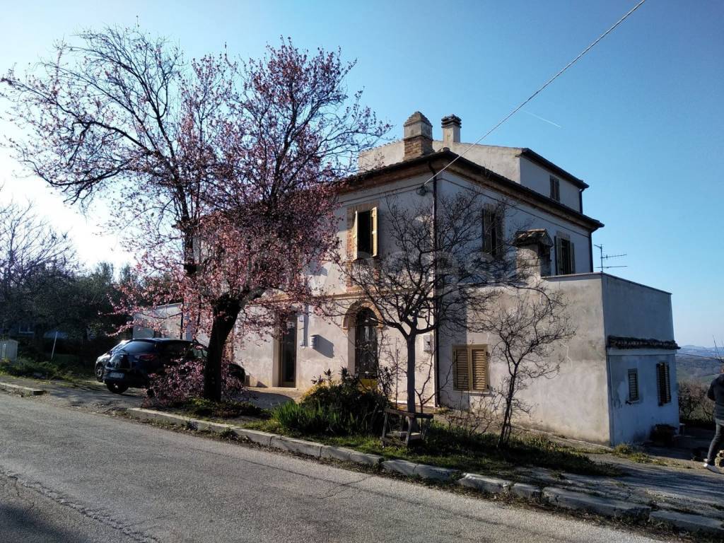 Villa in vendita a Loreto Aprutino contrada Fiorano, 67