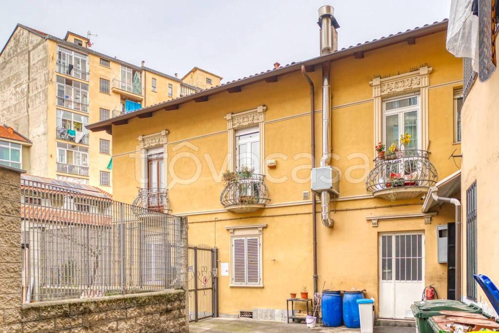 Appartamento in vendita a Torino via Verolengo, 182