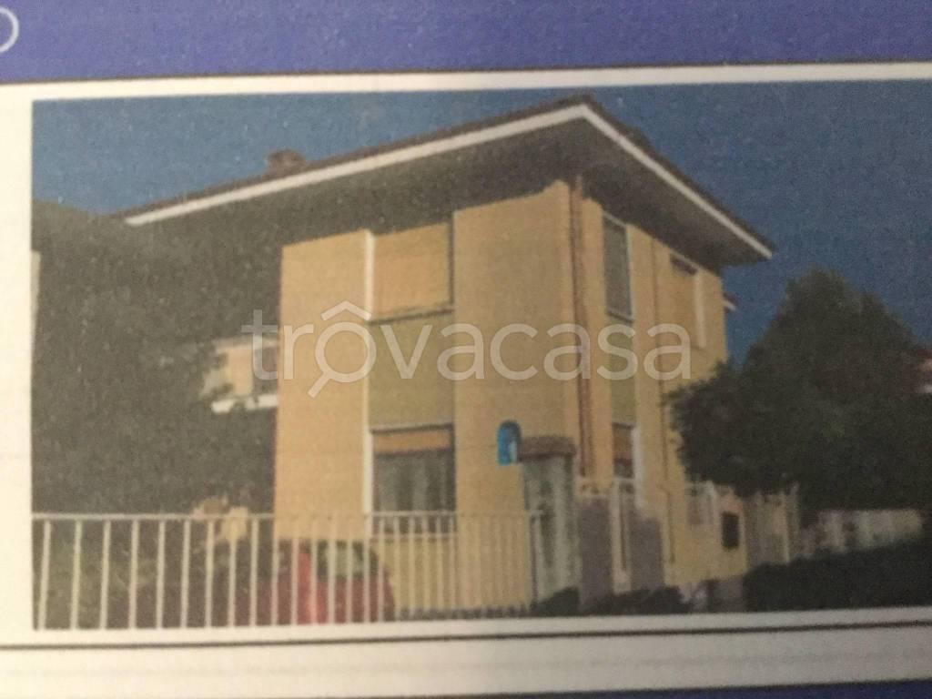 Appartamento in in vendita da privato a Ivrea via Gioacchino Rossini, 23
