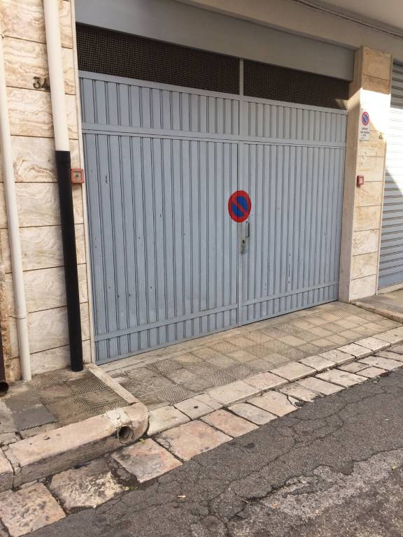 Garage in vendita a Castellana Grotte via Vincenzo Leuzzi, 5