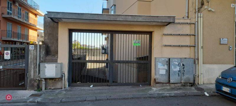 Garage in vendita a Catania via Maria Gianni, 36