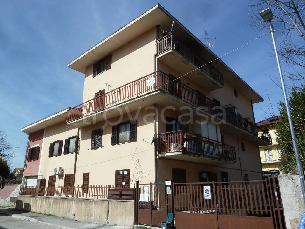 Appartamento in vendita a Carsoli via Giuseppe Garibaldi, 2