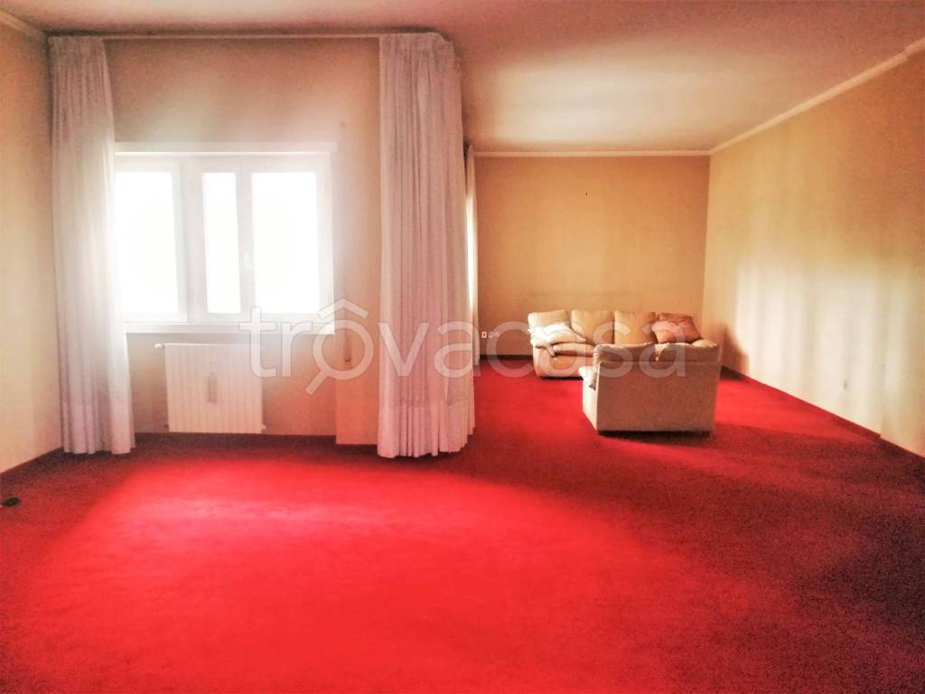 Appartamento in vendita a Roma via Pienza, 187