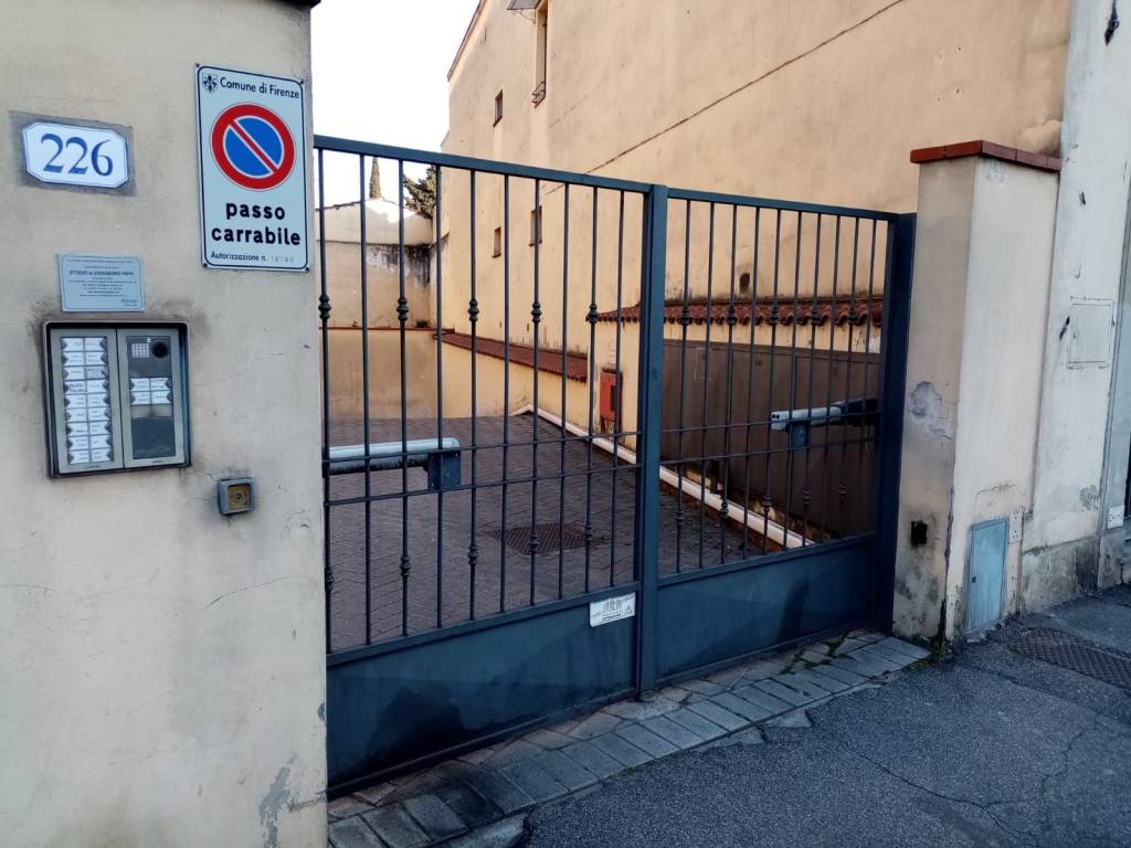Garage in vendita a Firenze via Reginaldo Giuliani, 226