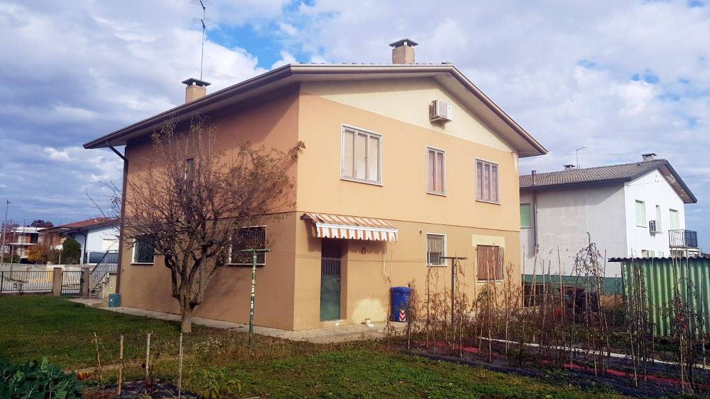 Appartamento in in vendita da privato a Castelfranco Veneto via Giacomo Leopardi, 23