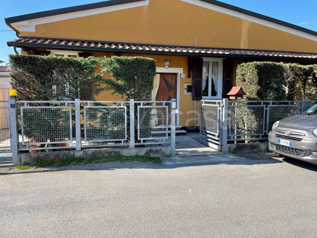 Villa in vendita a Cervia via delle Gardenie, 29