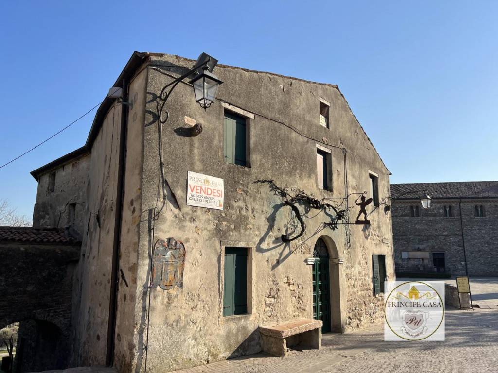 Casa Indipendente in vendita ad Arquà Petrarca piazza Petrarca