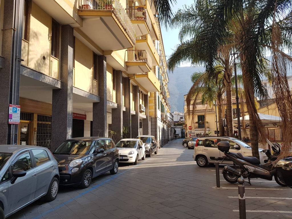 Negozio in affitto a Nocera Inferiore piazza d'Amora, 16