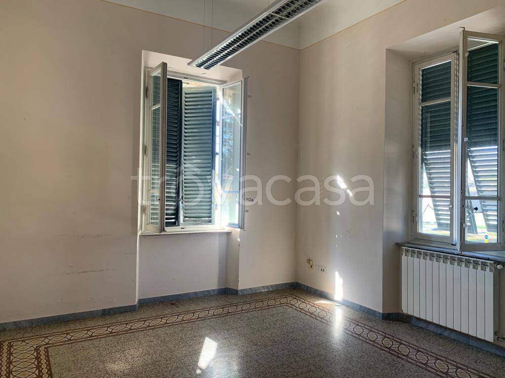 Ufficio in affitto a Lucca viale Castruccio Castracani, 110F