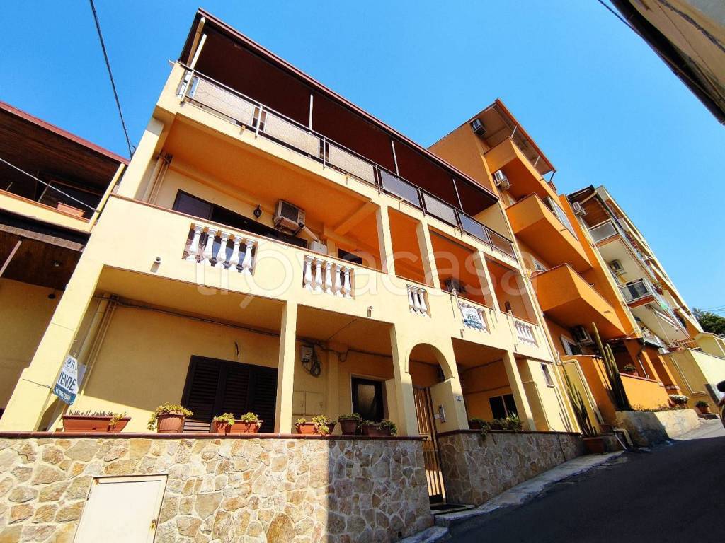 Casa Indipendente in vendita a Reggio di Calabria via Carrera, 31