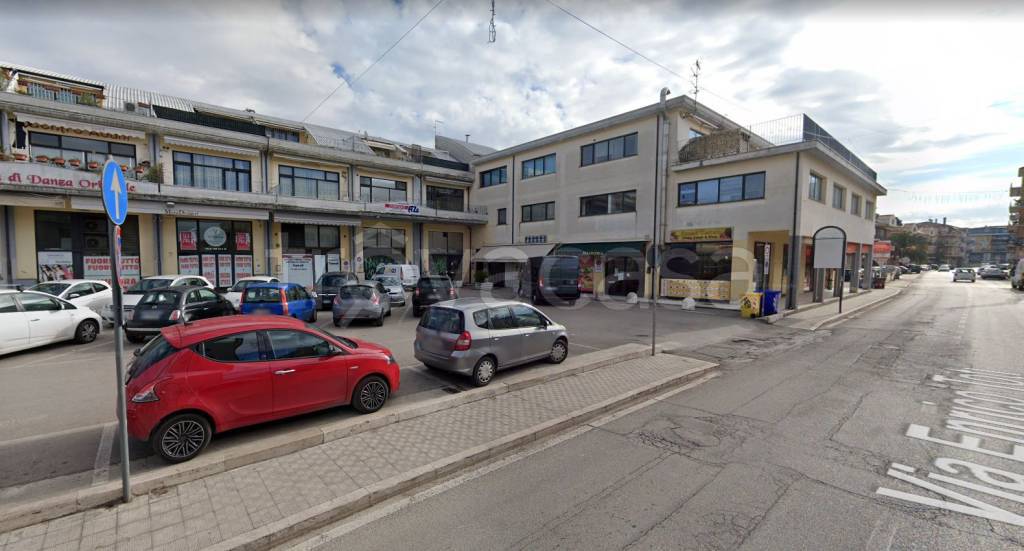 Negozio in affitto a San Benedetto del Tronto via Enrico Toti, 86