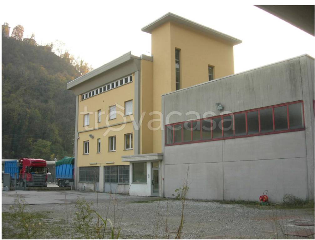 Capannone Industriale in vendita a Caslino d'Erba via Majet,16